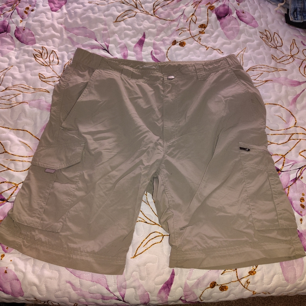 Columbia -- Tan Cargo Omni-Shade Sun Protection Shorts